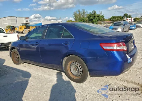 2011 Toyota Camry Base z USA, uszkodzony, nr VIN 4T1BF3EK7BU631225